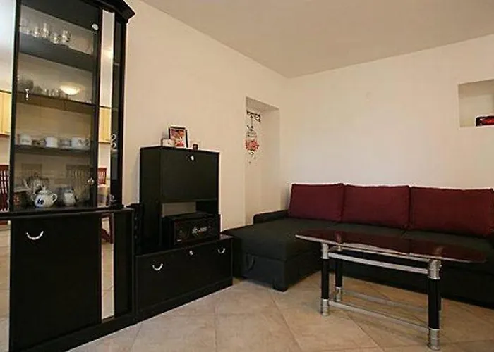 Family Friendly House With A Parking Space Presika, - 12472 *