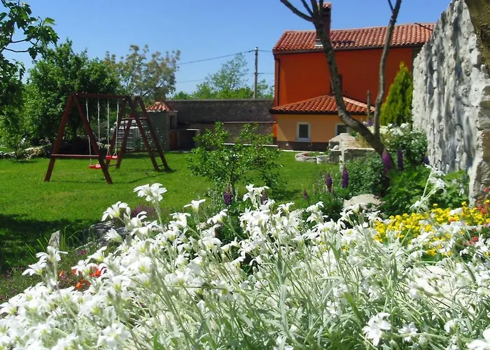 Family Friendly House With A Parking Space Presika, - 12472 *